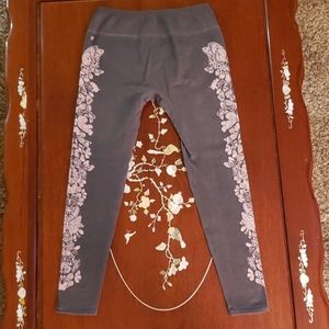 Mid-Rise Seamless Butterfly 7/8 Leggings